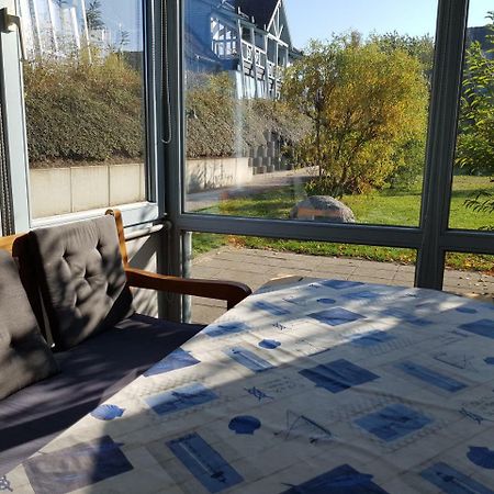 Ferienwohnung 4 Im Haus Am See Mit Wintergarten Und Terrasse Seedorf  Pokoj fotografie
