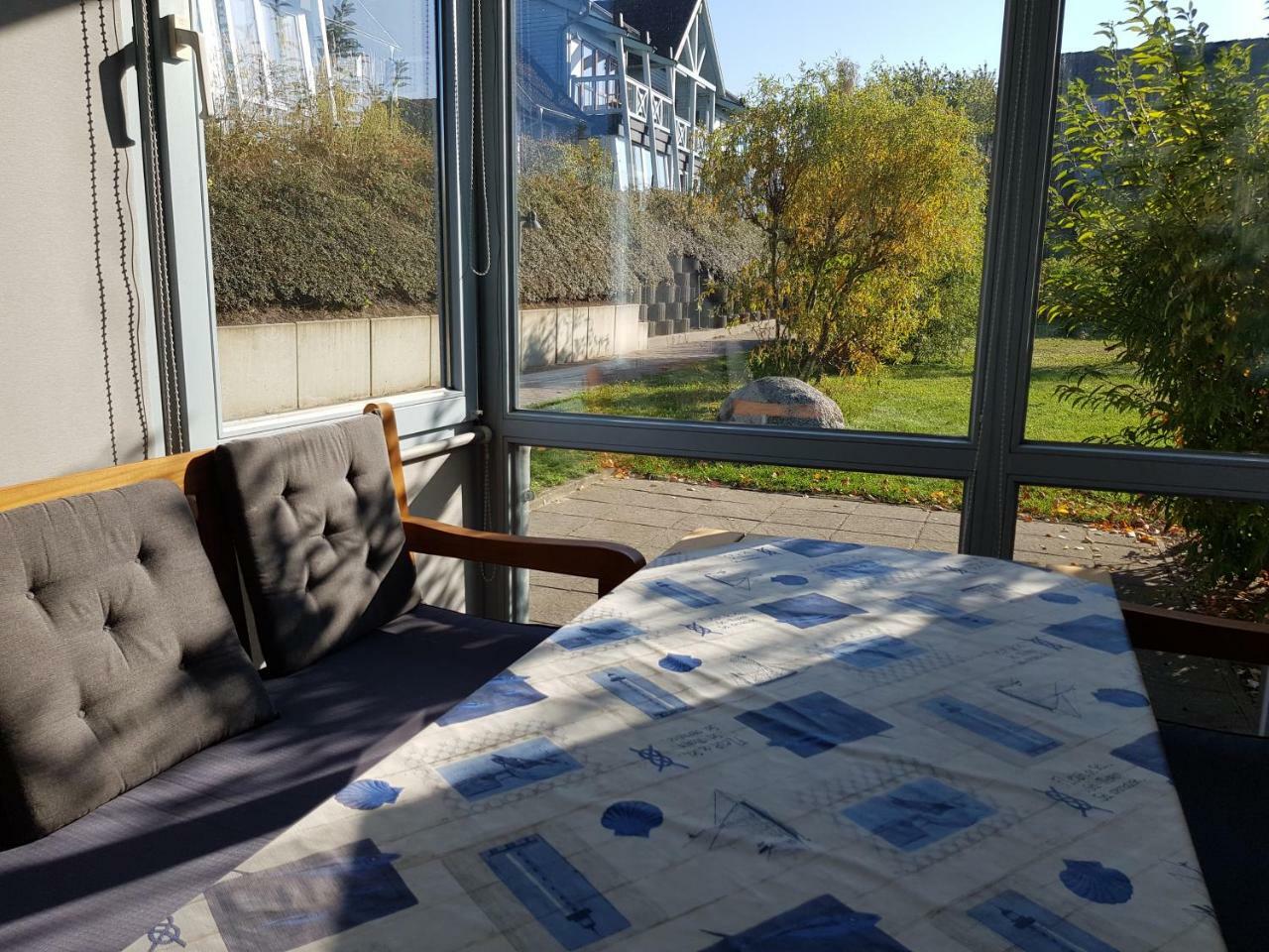 Ferienwohnung 4 Im Haus Am See Mit Wintergarten Und Terrasse Seedorf  Pokoj fotografie