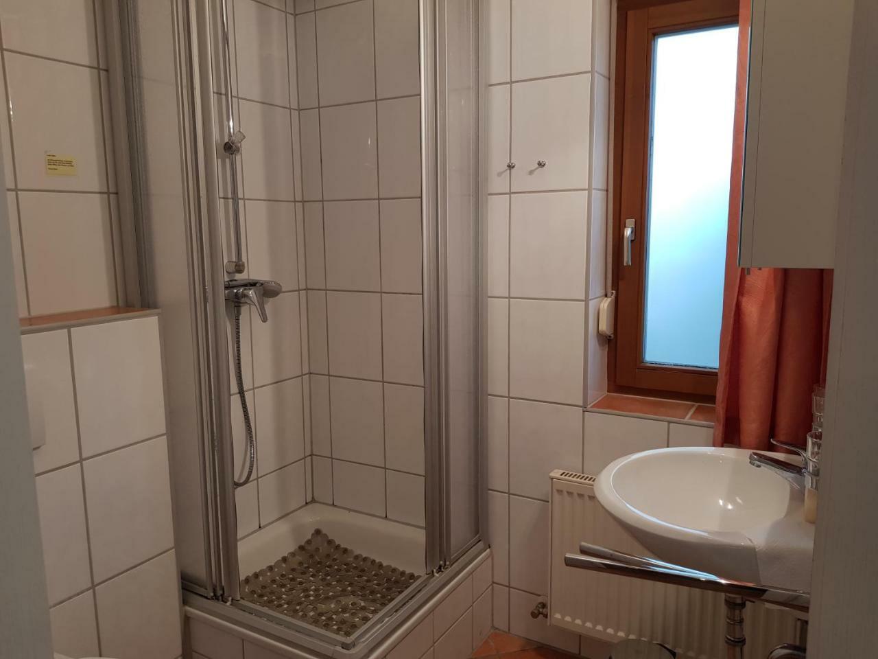 Ferienwohnung 4 Im Haus Am See Mit Wintergarten Und Terrasse Seedorf  Pokoj fotografie