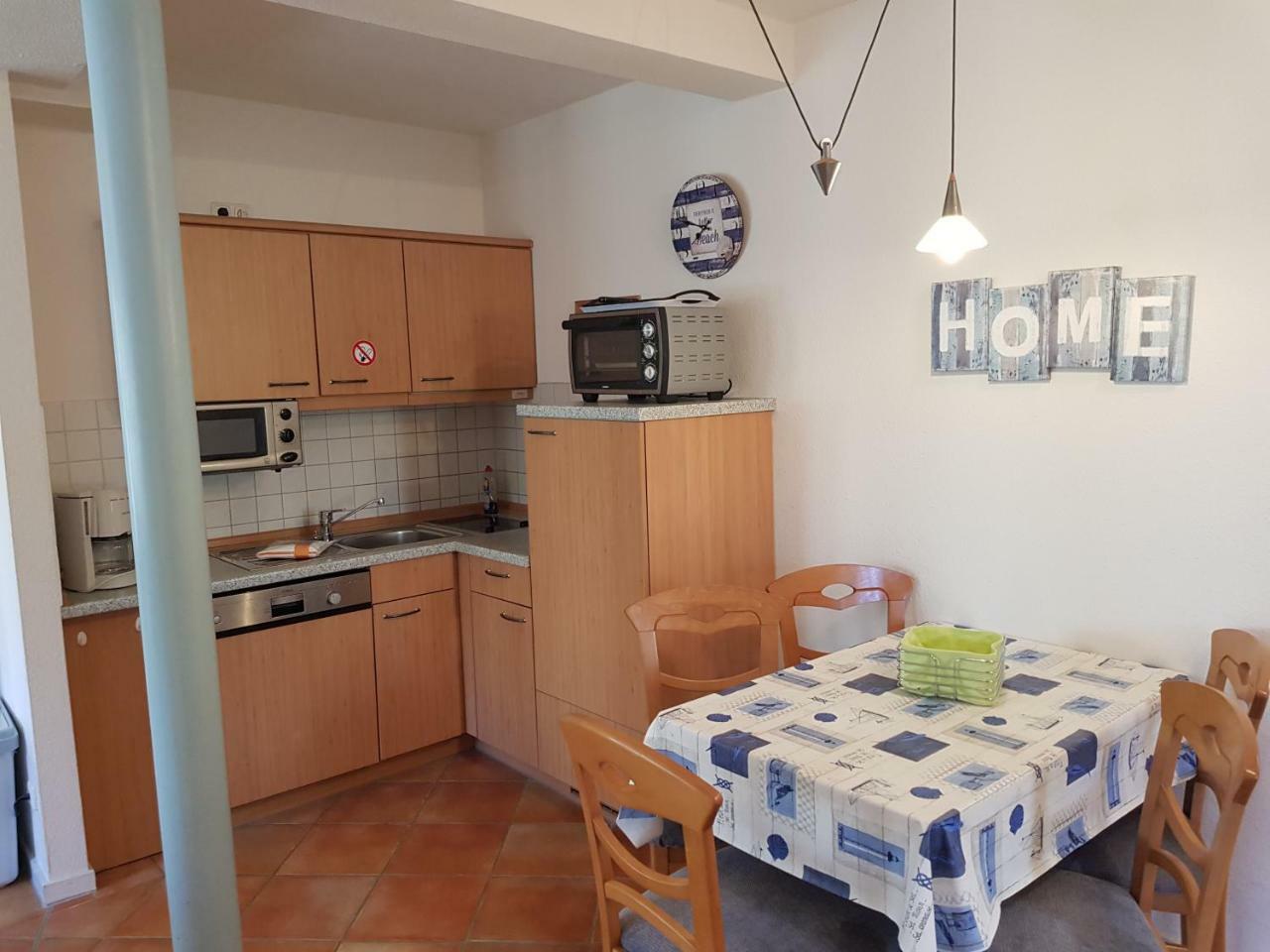 Ferienwohnung 4 Im Haus Am See Mit Wintergarten Und Terrasse Seedorf  Pokoj fotografie