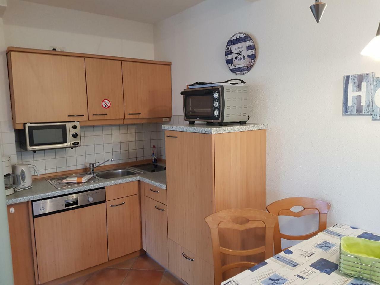 Ferienwohnung 4 Im Haus Am See Mit Wintergarten Und Terrasse Seedorf  Pokoj fotografie