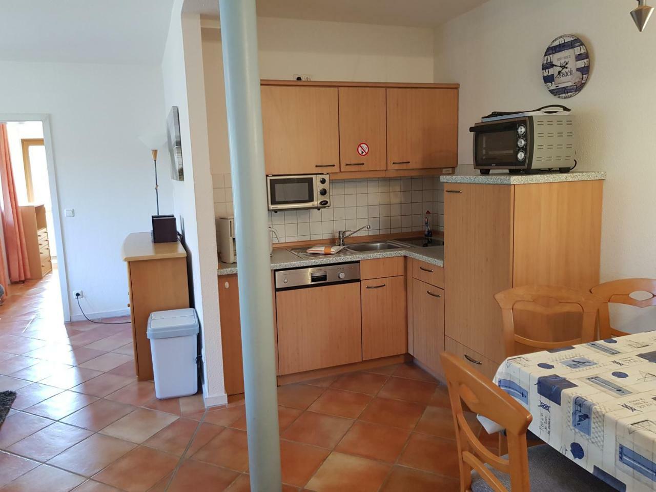 Ferienwohnung 4 Im Haus Am See Mit Wintergarten Und Terrasse Seedorf  Pokoj fotografie