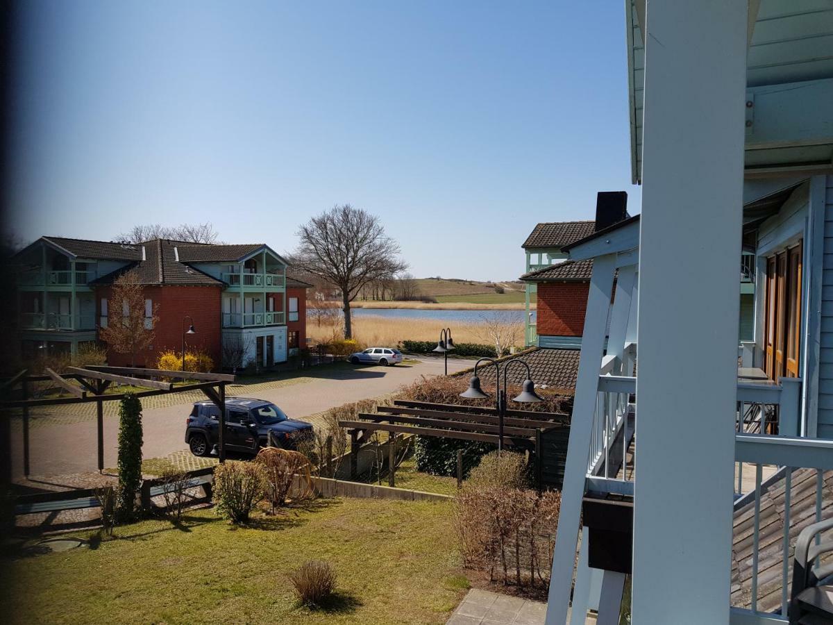 Ferienwohnung 4 Im Haus Am See Mit Wintergarten Und Terrasse Seedorf  Pokoj fotografie