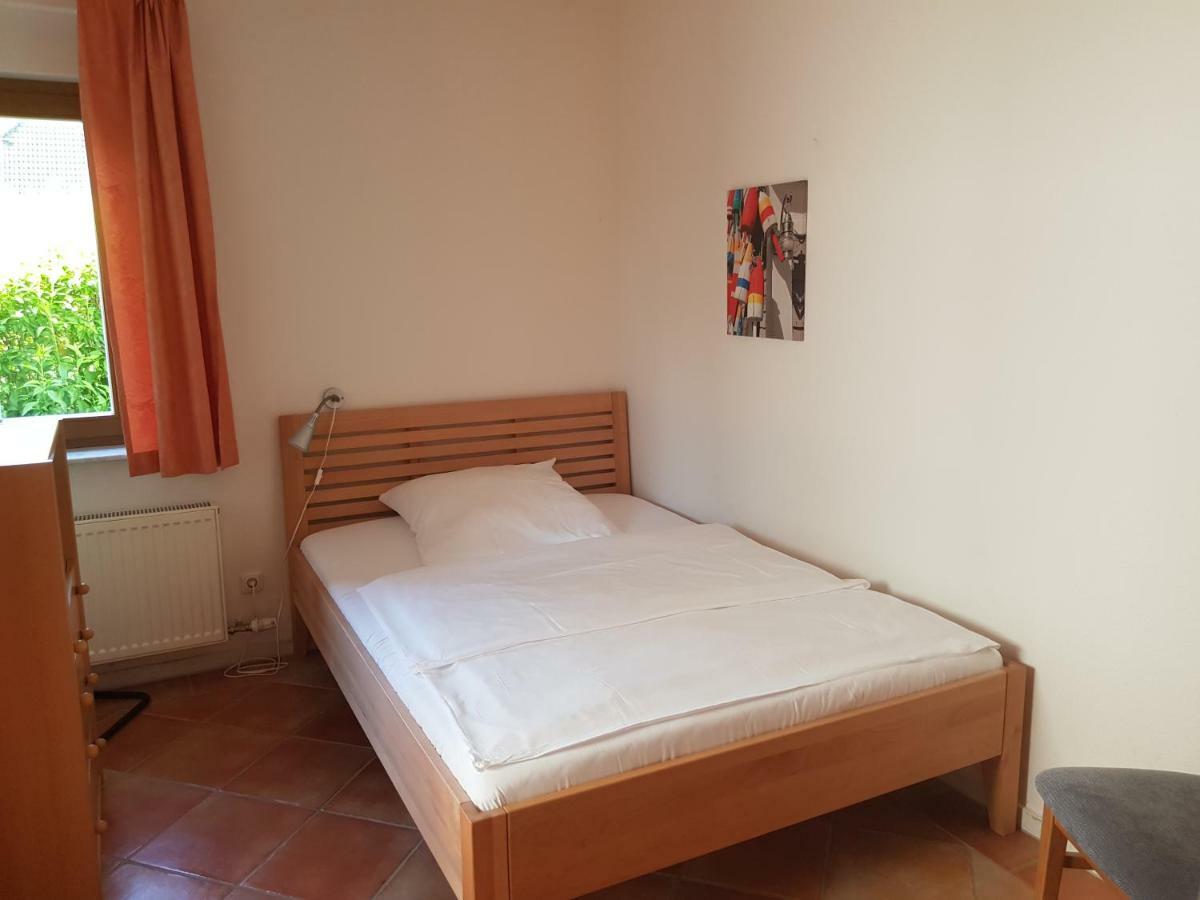 Ferienwohnung 4 Im Haus Am See Mit Wintergarten Und Terrasse Seedorf  Pokoj fotografie